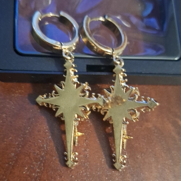 Elegant Gold Cross Dangle Earrings Vintage Style - Picture 3 of 5